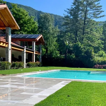 Apartment House & Pool *