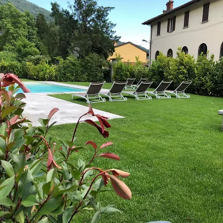 Apartment House & Pool *