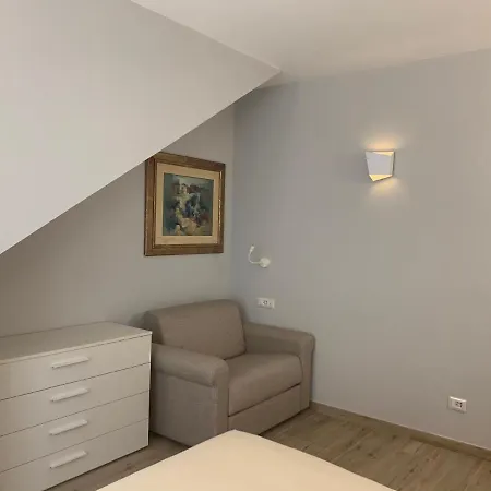 House & Pool 满哥索